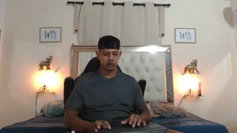 Snapshot of monsoon_the_best chatting on 09/09/25, 02:44 monsoon_the_best online show from 09/09/25, 02:44