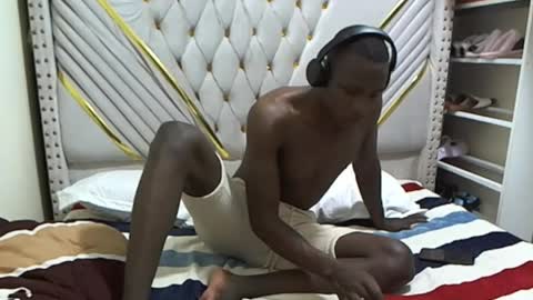 Snapshot of monstrous_cock1 chatting on 04/08/26, 12:27 monstrous_cock1 online show from 04/08/26, 12:27