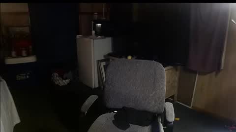 Snapshot of montana6897 chatting on 02/10/25, 07:47 Kingalby817 online show from 02/10/25, 07:47