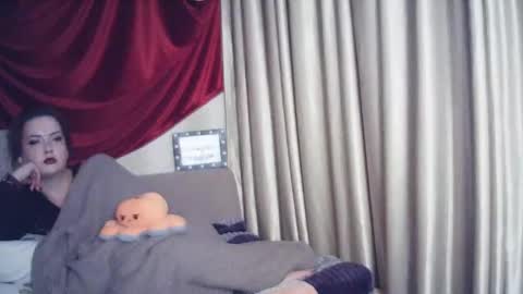 moodiemira online show from 11/12/25, 05:19