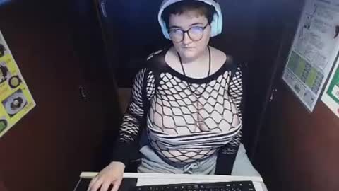 Snapshot of moojay00 chatting on 12/22/24, 11:11 Moo Jay online show from 12/22/24, 11:11