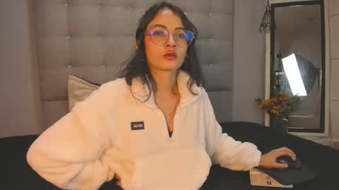 Snapshot of moon__april chatting on 11/24/25, 07:13 Elizabeth online show from 11/24/25, 07:13