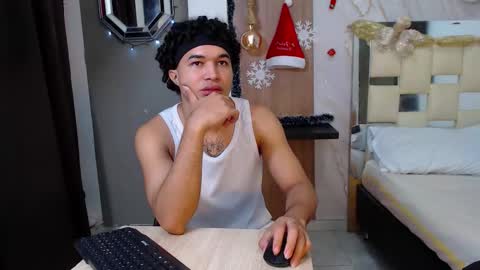 moon_and_fire_ online show from 12/16/25, 04:50