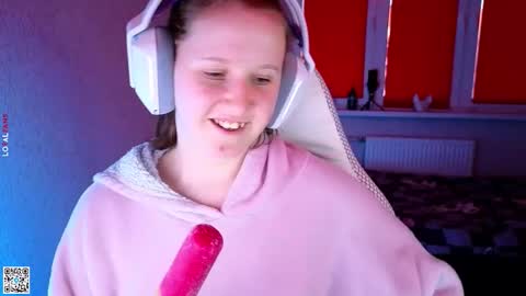 Lola online show from 09/28/25, 02:55