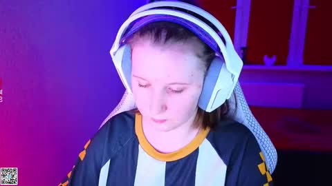 Lola online show from 11/21/25, 02:16