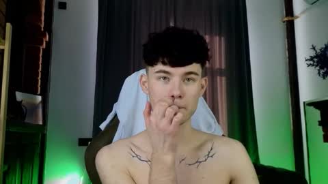 Snapshot of moon_gloww chatting on 02/19/26, 06:20 moon_gloww online show from 02/19/26, 06:20