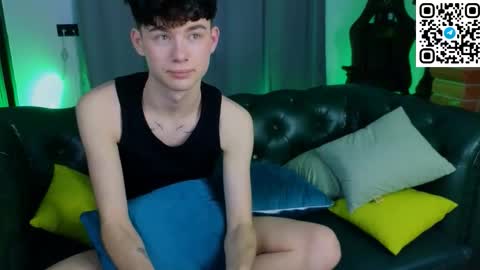 Snapshot of moon_gloww chatting on 03/02/26, 10:00 moon_gloww online show from 03/02/26, 10:00