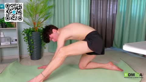 moon_gloww online show from 04/17/26, 03:31