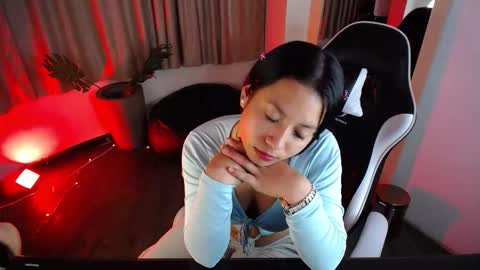 Snapshot of moon_ligth_sex chatting on 10/28/25, 01:14 moon_ligth_sex online show from 10/28/25, 01:14