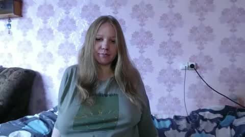 Snapshot of moon_linght000 chatting on 05/31/26, 04:20 moon_linght000 online show from 05/31/26, 04:20