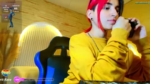 Snapshot of moon_red_r chatting on 06/25/26, 01:04 Moon online show from 06/25/26, 01:04