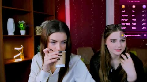 Snapshot of moon_shine25 chatting on 11/05/25, 10:26 moon-shine25 online show from 11/05/25, 10:26