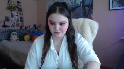 Keira online show from 04/19/26, 12:26