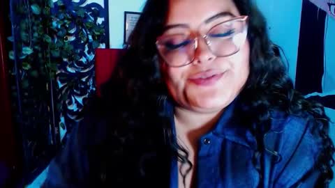 moon_sunflowers online show from 11/22/25, 12:09