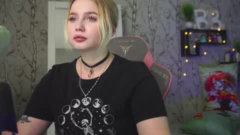 Emilia online show from 03/13/26, 09:27