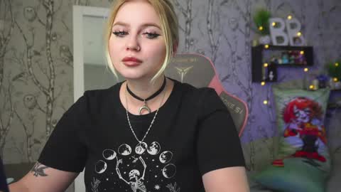 Emilia online show from 03/30/26, 09:32