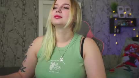 Emilia online show from 04/30/26, 10:54