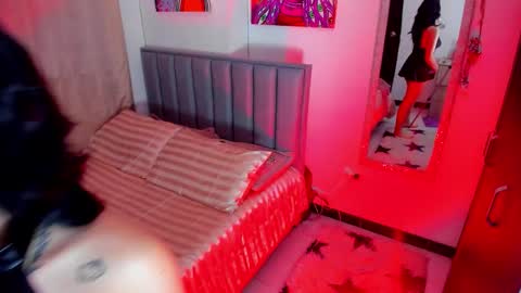 Snapshot of moon_wills chatting on 09/13/25, 12:10 MOON online show from 09/13/25, 12:10