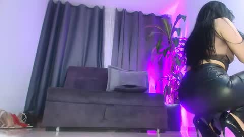 Snapshot of moon_wills chatting on 11/10/25, 12:53 MOON online show from 11/10/25, 12:53