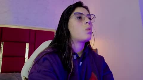 Snapshot of moon_winy chatting on 04/26/26, 11:19 Winy online show from 04/26/26, 11:19