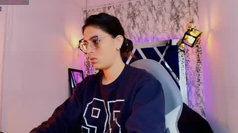 Snapshot of moon_winy chatting on 05/10/26, 02:11 Winy online show from 05/10/26, 02:11