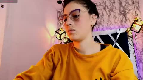 Snapshot of moon_winy chatting on 05/11/26, 12:22 Winy online show from 05/11/26, 12:22