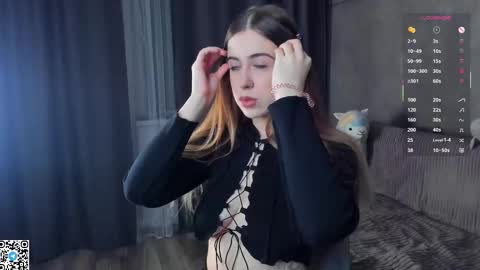 Snapshot of mooncutie_girl chatting on 11/12/25, 12:05 Sophia online show from 11/12/25, 12:05