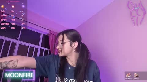 Snapshot of moonfiredance chatting on 02/19/25, 06:33 Nicky online show from 02/19/25, 06:33