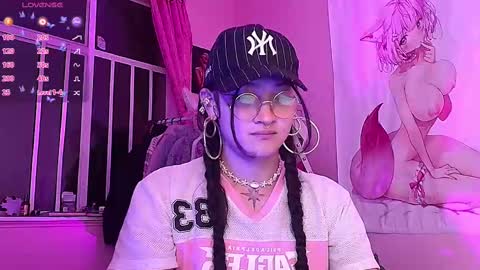 Snapshot of moonfiredance chatting on 09/19/25, 04:47 Nicky online show from 09/19/25, 04:47