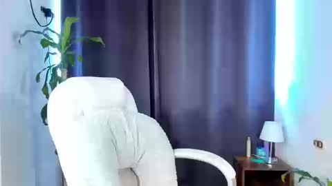 Snapshot of moonie_baddie31 chatting on 09/09/25, 05:12 moonie_baddie31 online show from 09/09/25, 05:12