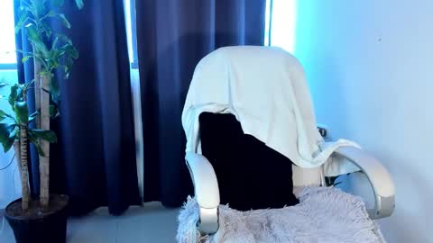 Snapshot of moonie_baddie31 chatting on 10/15/25, 09:26 moonie_baddie31 online show from 10/15/25, 09:26