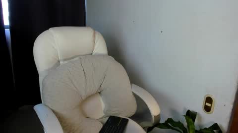 Snapshot of moonie_baddie31 chatting on 10/20/25, 08:31 moonie_baddie31 online show from 10/20/25, 08:31