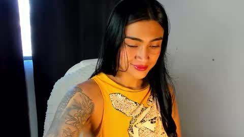 Snapshot of moonie_baddie31 chatting on 10/27/25, 08:57 moonie_baddie31 online show from 10/27/25, 08:57