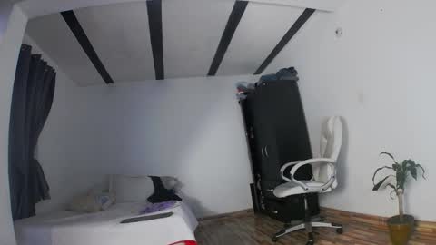 Snapshot of moonie_baddie31 chatting on 02/25/26, 04:05 moonie_baddie31 online show from 02/25/26, 04:05