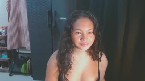 Snapshot of moonlight_xxx chatting on 12/18/25, 12:38 moon online show from 12/18/25, 12:38