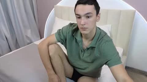 Snapshot of moonlinskinn chatting on 11/19/25, 08:03 Stan online show from 11/19/25, 08:03