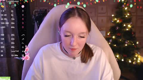 Snapshot of moonlish_siren chatting on 12/30/24, 01:04 Katrin online show from 12/30/24, 01:04