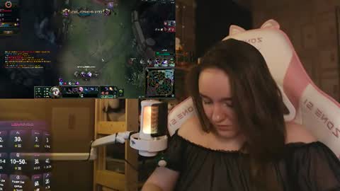 Snapshot of moonlish_siren chatting on 07/22/26, 10:45 Katrin online show from 07/22/26, 10:45