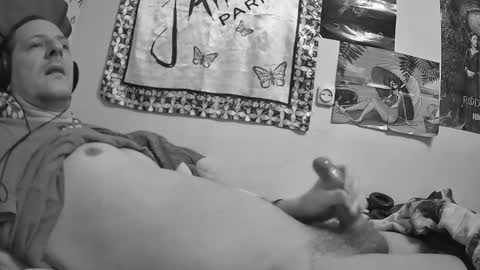 Snapshot of moonlucky007 chatting on 12/14/25, 07:03 Moonlucky007 online show from 12/14/25, 07:03