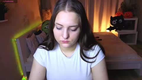 Lina online show from 10/22/25, 02:34