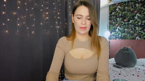 Snapshot of moonshineee_ chatting on 12/11/24, 05:48 Monica online show from 12/11/24, 05:48