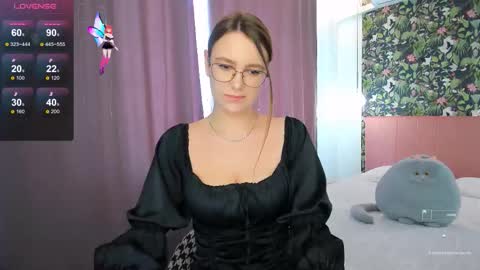 Snapshot of moonshineee_ chatting on 09/12/25, 06:35 Monica online show from 09/12/25, 06:35