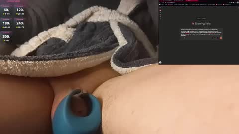Snapshot of moonsire chatting on 12/18/25, 05:30 Moonsire online show from 12/18/25, 05:30
