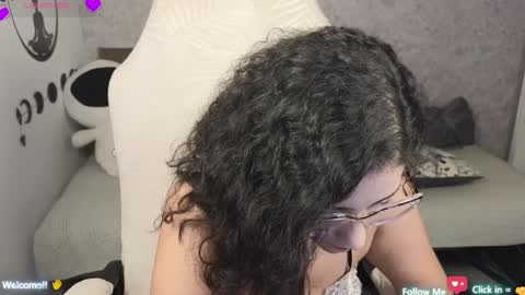 Snapshot of moonwoman_ chatting on 01/24/25, 08:23 Moon Woman online show from 01/24/25, 08:23