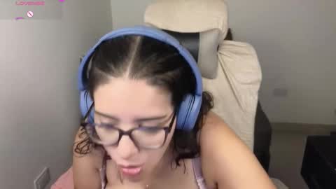 Snapshot of moonwoman_ chatting on 11/07/25, 01:05 Moon Woman online show from 11/07/25, 01:05