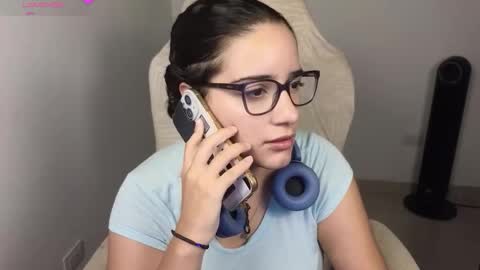 Snapshot of moonwoman_ chatting on 11/15/25, 01:25 Moon Woman online show from 11/15/25, 01:25