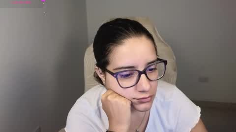 Snapshot of moonwoman_ chatting on 11/24/25, 01:22 Moon Woman online show from 11/24/25, 01:22