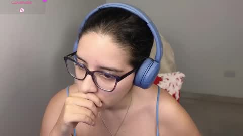 Snapshot of moonwoman_ chatting on 12/04/25, 05:10 Moon Woman online show from 12/04/25, 05:10