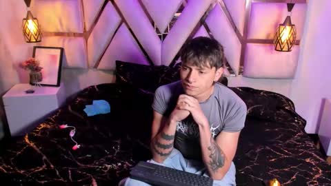 Moon Y Demian online show from 12/19/25, 11:17