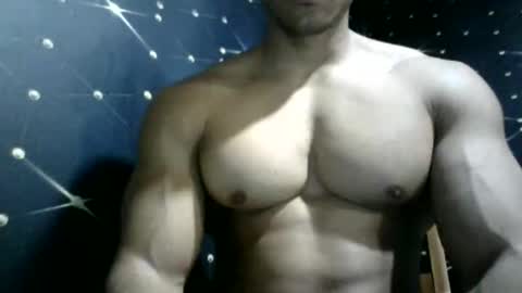 Snapshot of moreno1muscular chatting on 02/08/25, 10:19 moreno1muscular online show from 02/08/25, 10:19